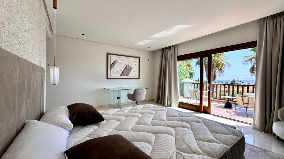 6 Bed Detached Villa in The Golden Mile in The Golden Mile, Detached villa