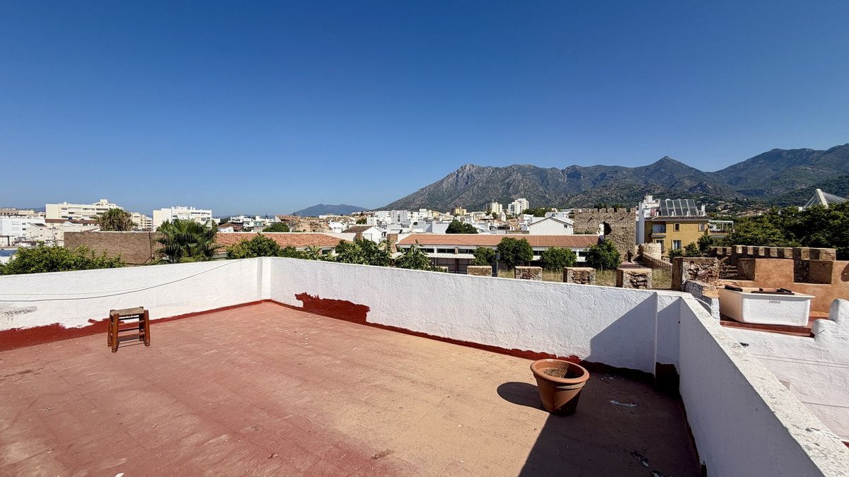 7 Bed Townhouse in Marbella in Marbella, Townhouse