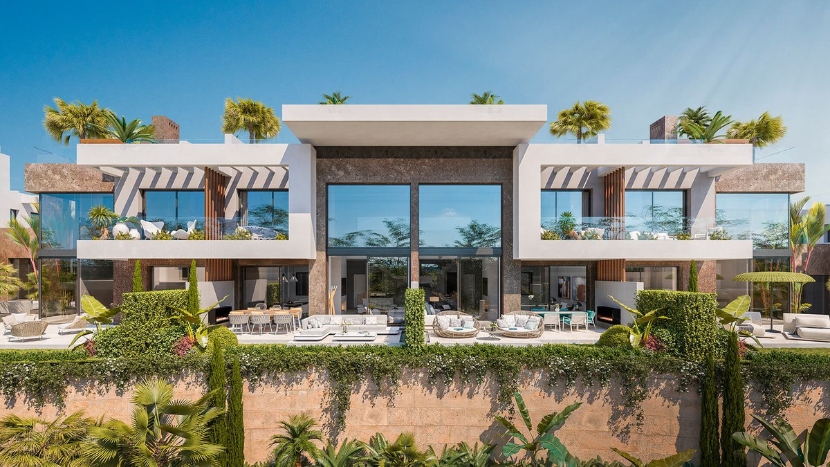 4 Bed بيت مدينة in Marbella في Marbella, تاون هاوس