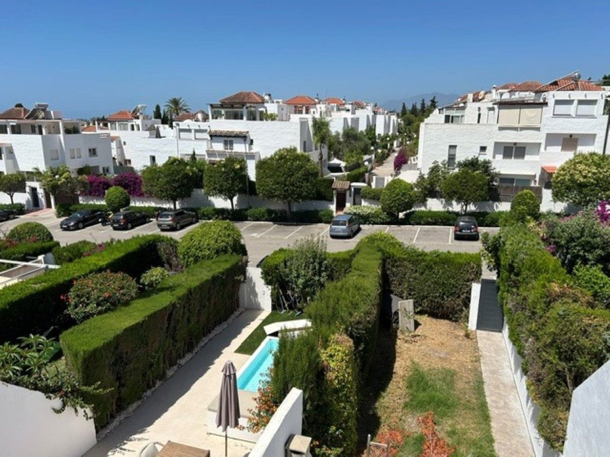 3 Bed بيت مدينة in Nagüeles في Nagüeles, 