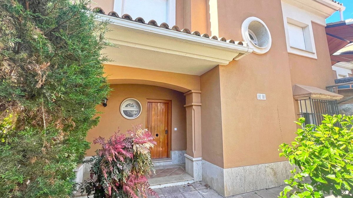 3 Bed Semi-Detached House in Marbella in Marbella, Semi-Detached House