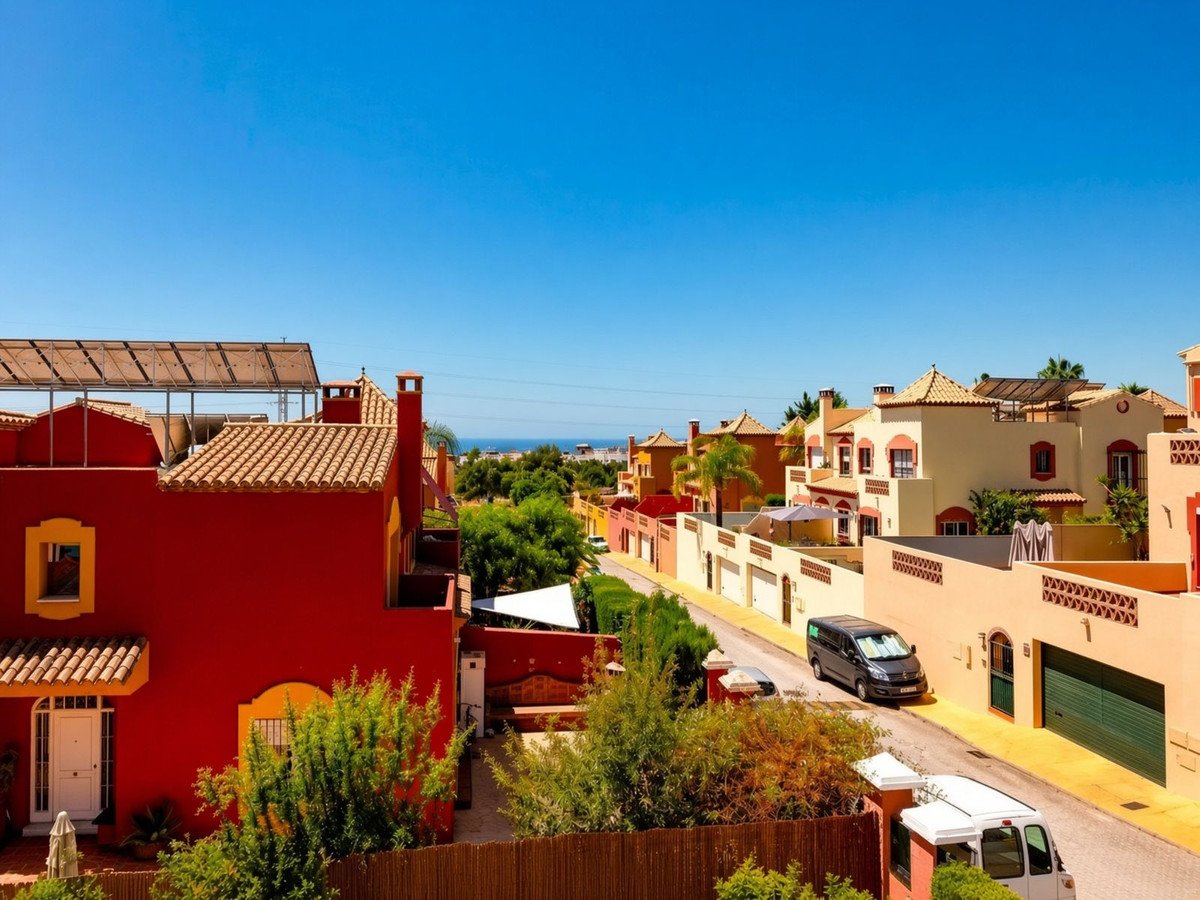 4 Bed Semi-Detached House in Marbella in Marbella, Semi-Detached House