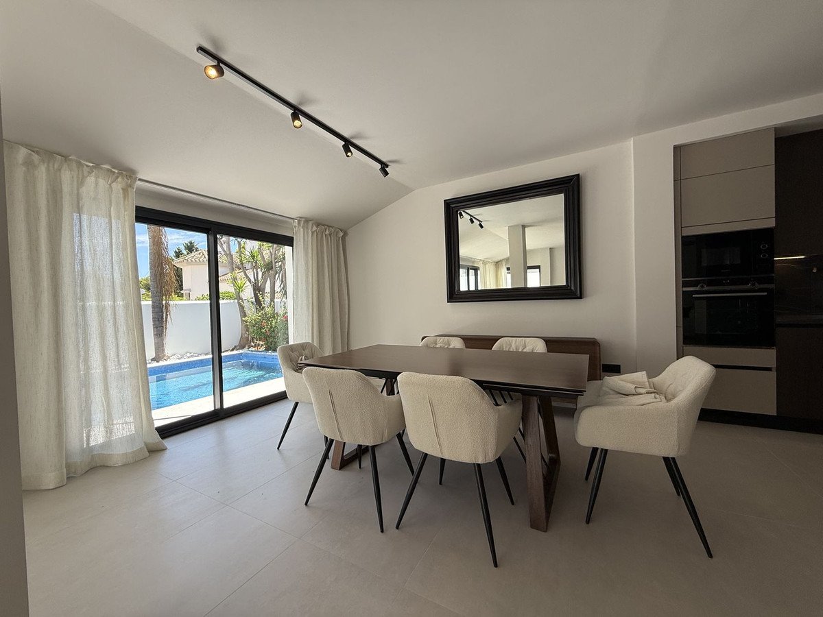 5 Bed Μονοκατοικία βίλα in Marbella σε Marbella, 