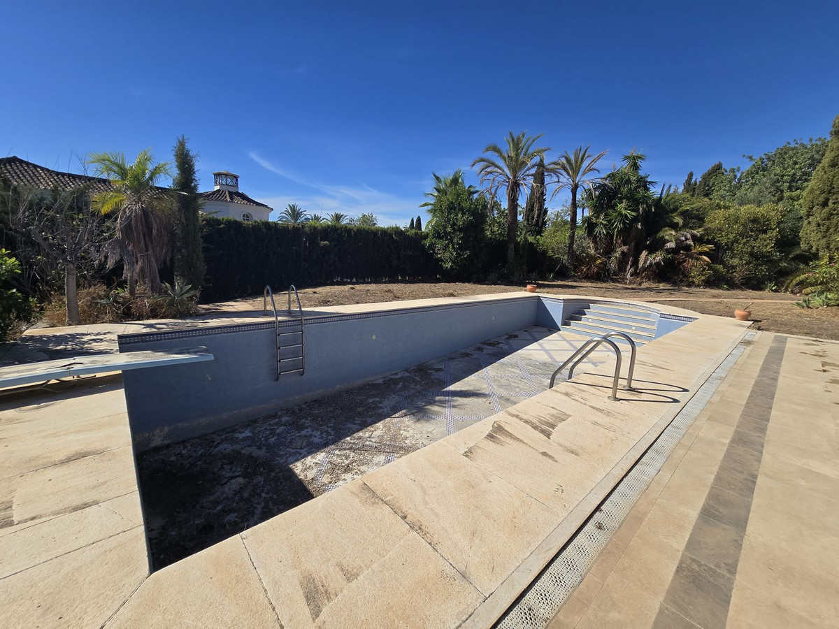 6 Bed Самостоятелна вила in Marbella в Marbella, Самостоятелна вила