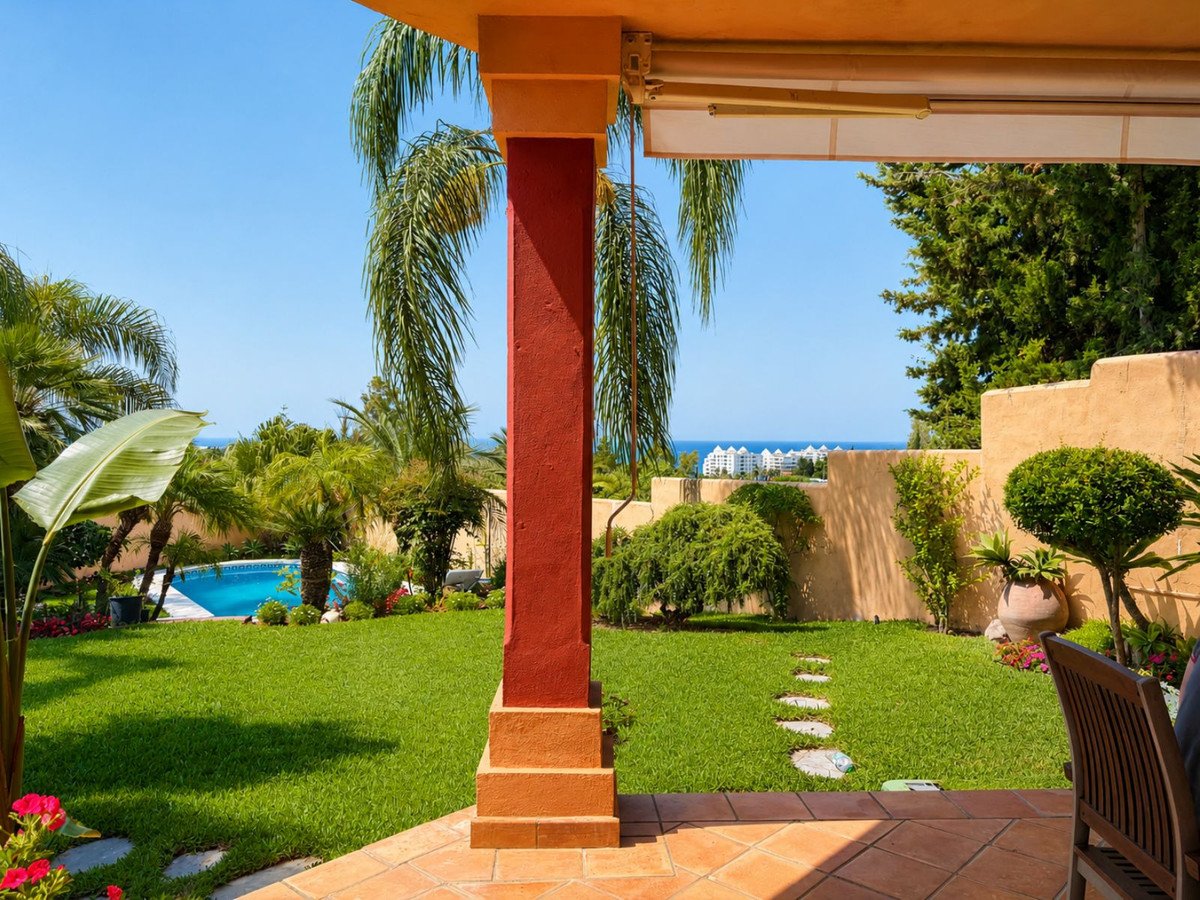 7 Bed Semi-Detached House in Marbella in Marbella, Semi-Detached House