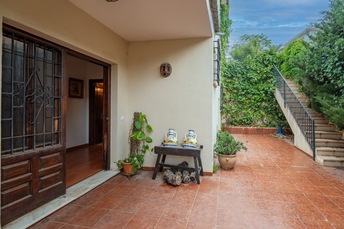 6 Bed Detached Villa in Mayorazgo in Mayorazgo — Detached Villa