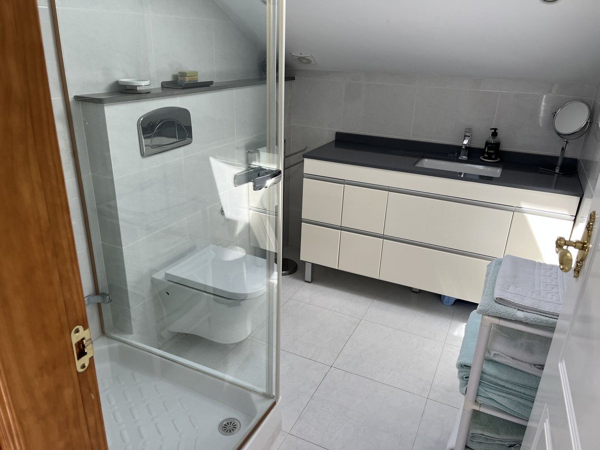 5 Bed Penthouse Duplex in Mijas Golf في Mijas Golf — بنتهاوس دوبلكس