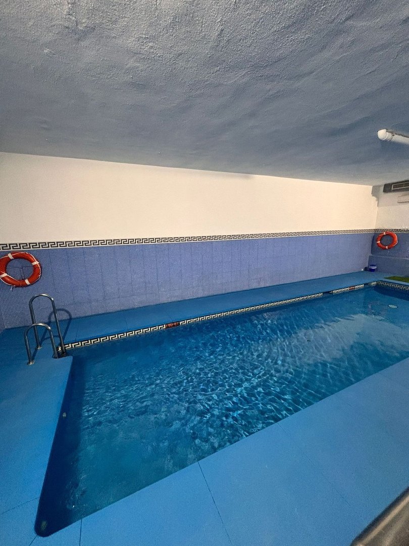 1 Bed شقة في الطابق الأوسط in Calahonda في Calahonda, شقة