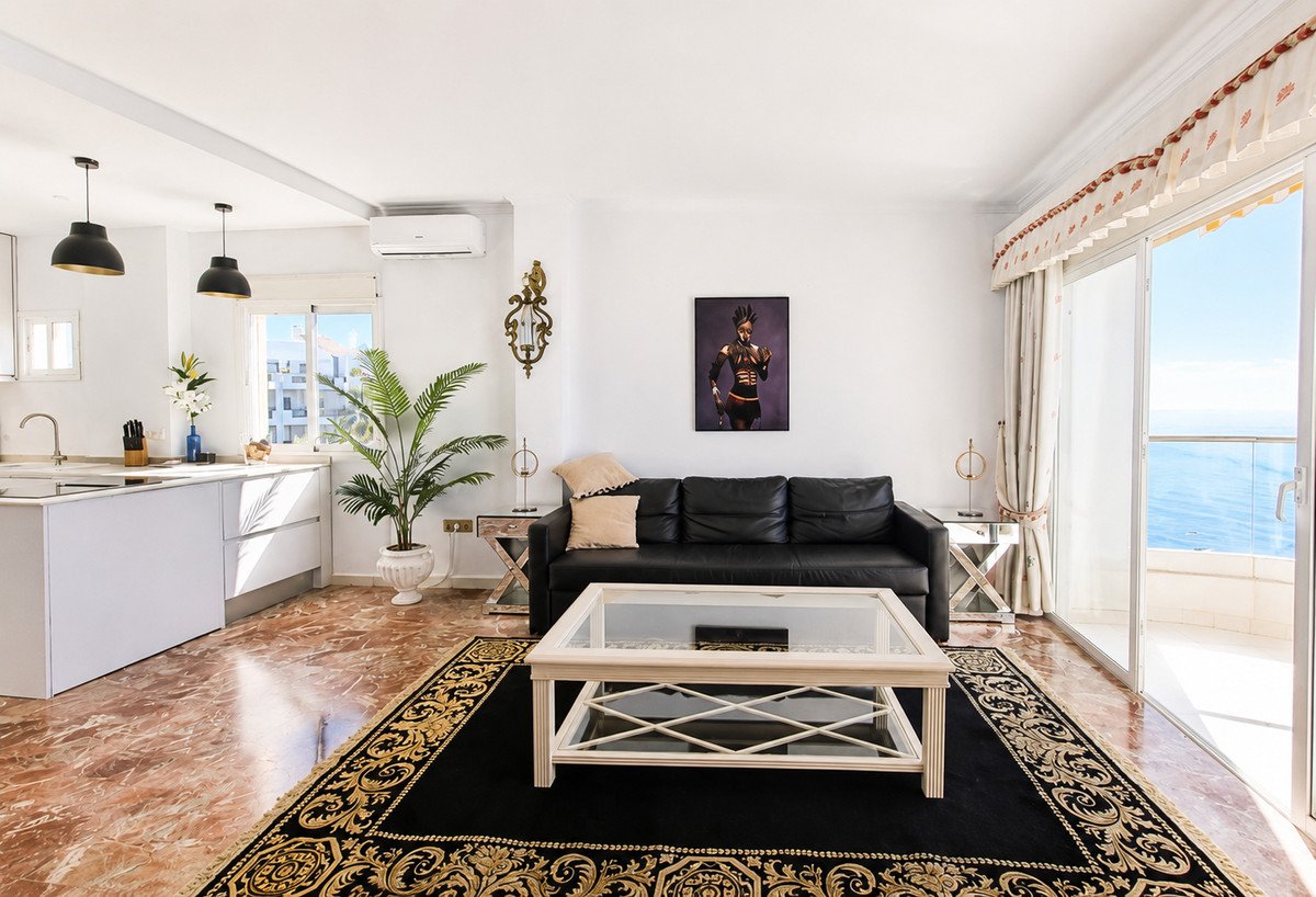 1 Bed شقة في الطابق الأوسط in Calahonda في Calahonda, شقة