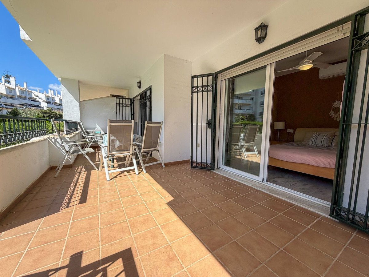 2 Bed Apartamento en planta baja in Calahonda