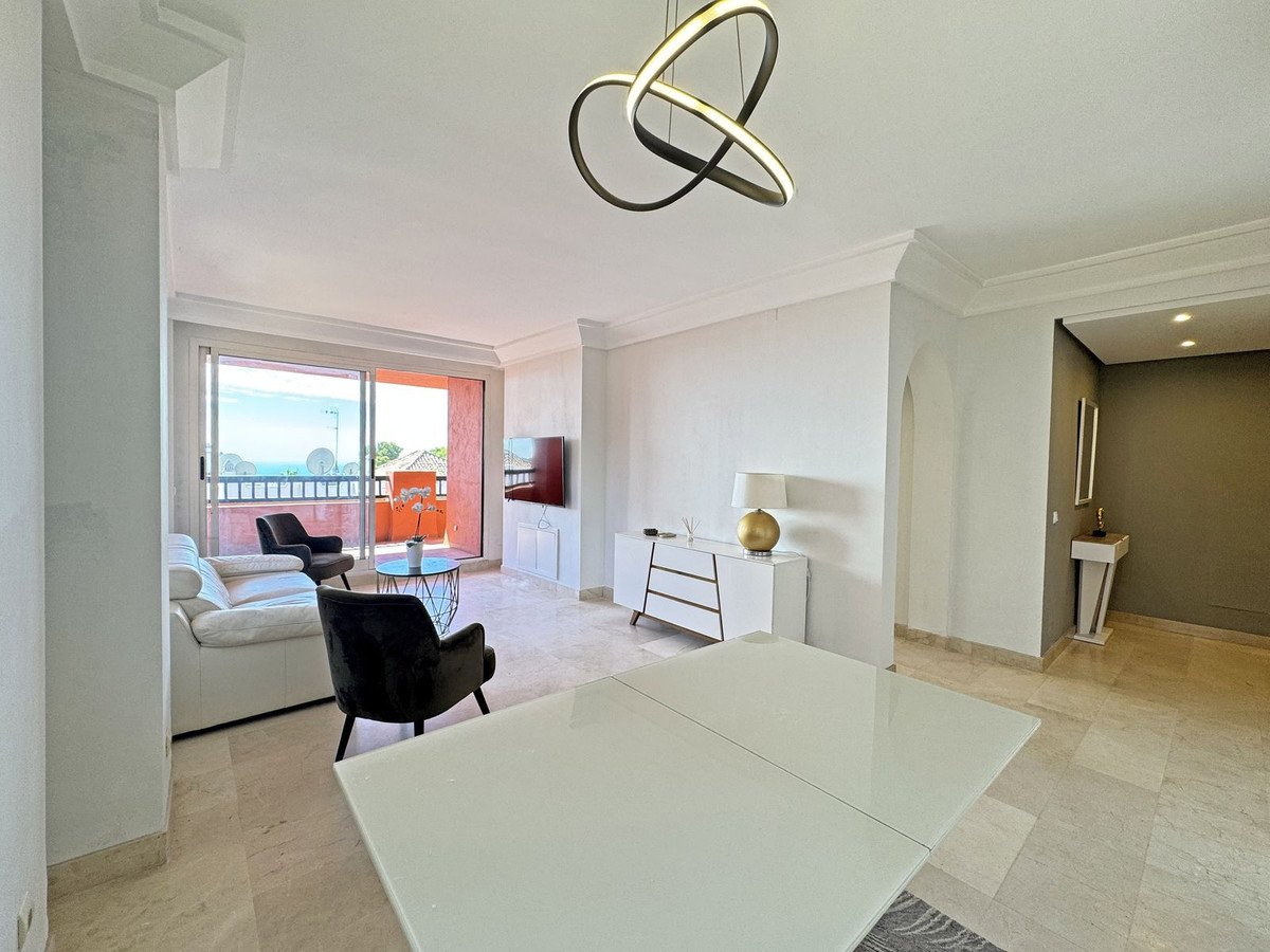 2 Bed Middle Floor Apartment in Calahonda in Calahonda, Apartment