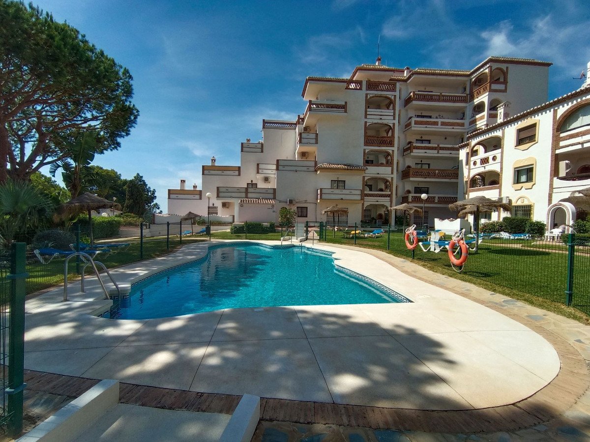 2 Bed شقة في الطابق الأرضي in Calahonda في Calahonda, 