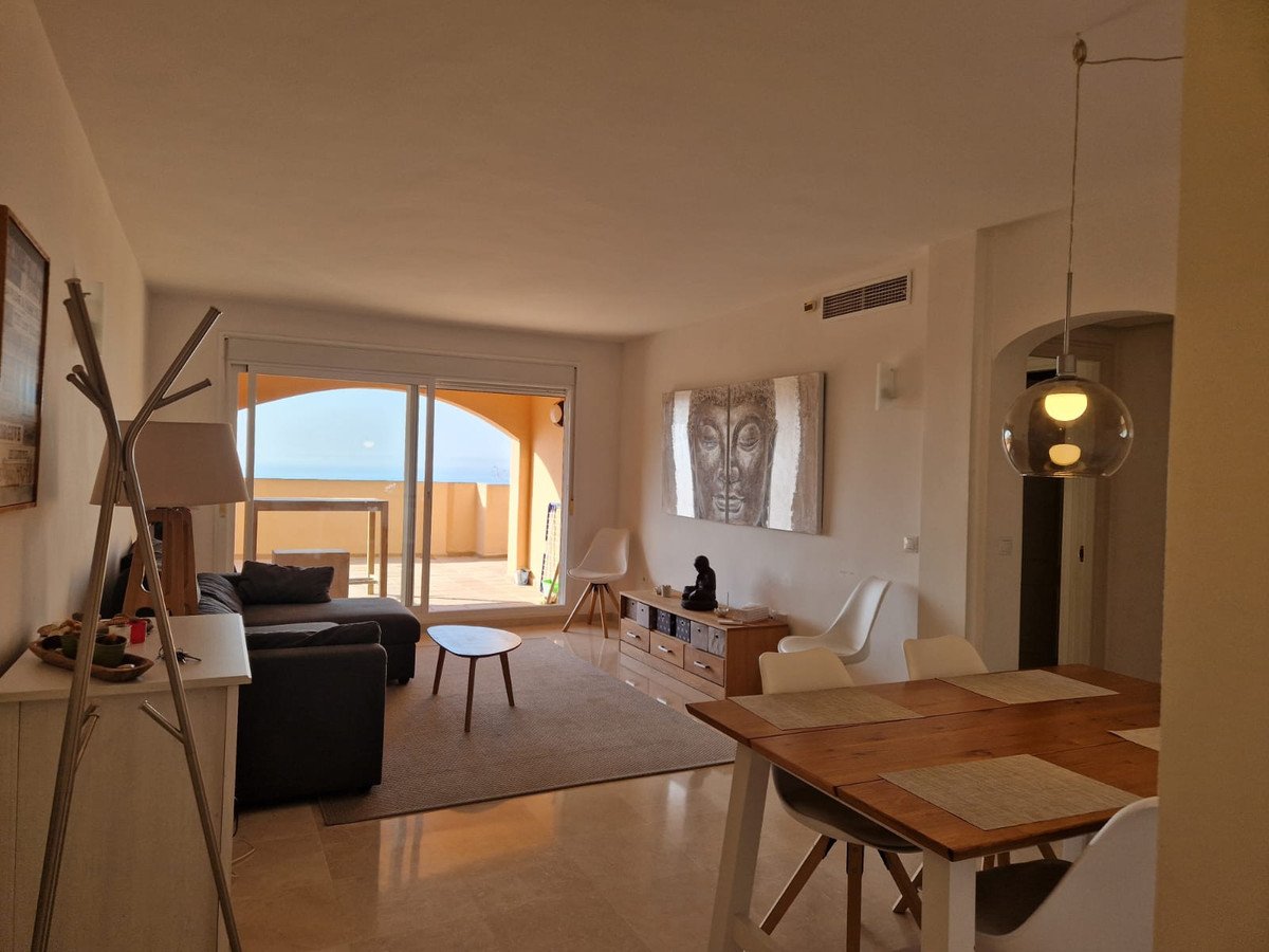 2 Bed شقة في الطابق الأوسط in Calahonda في Calahonda, شقة