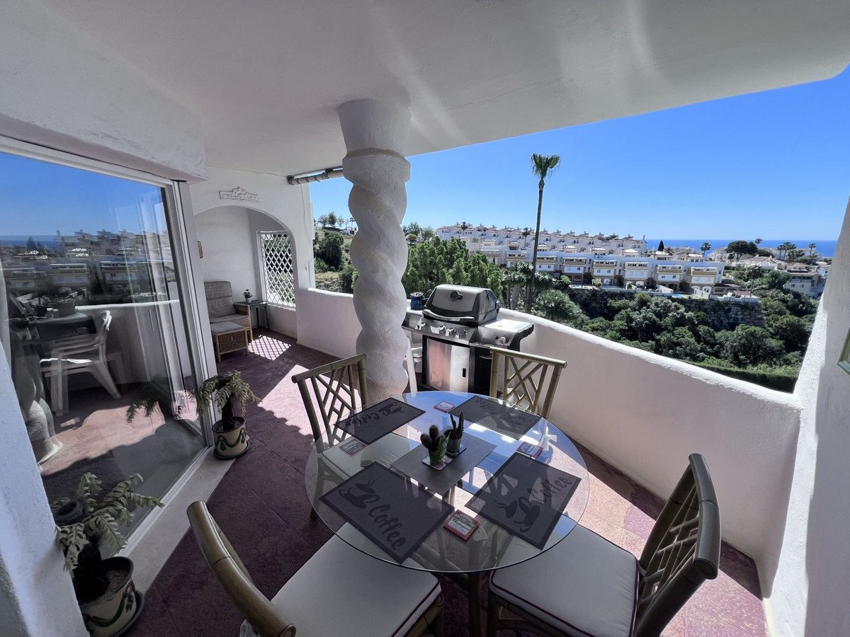 2 Bed شقة في الطابق العلوي in Calahonda في Calahonda, شقة