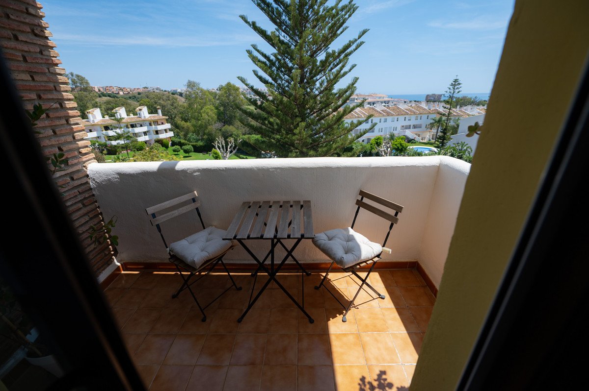 2 Bed شقة في الطابق الأوسط in Calahonda في Calahonda, شقة