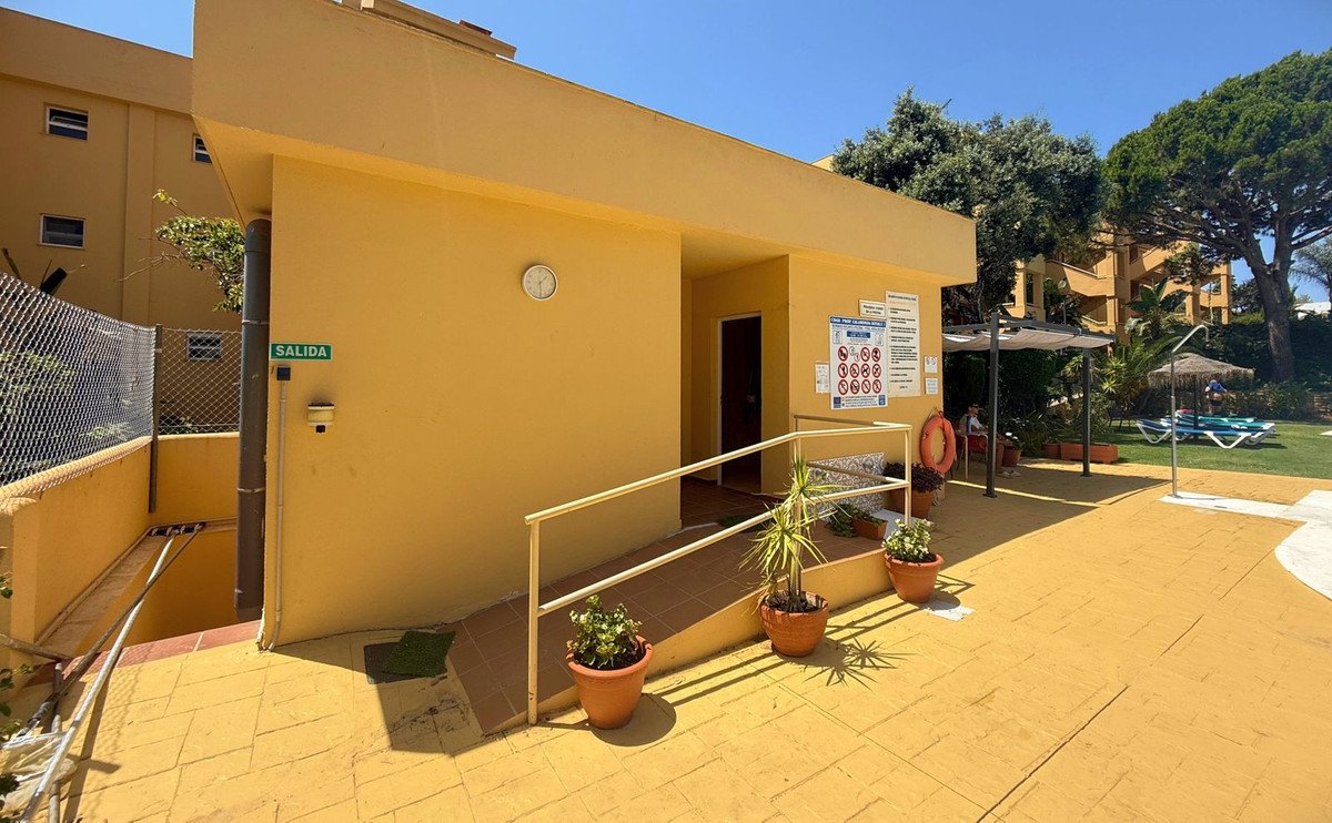 2 Bed Middle Floor Apartment in Calahonda in Calahonda, Apartment