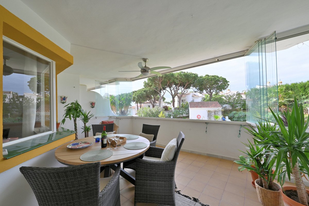 2 Bed Middle Floor Apartment in Calahonda in Calahonda, Apartment