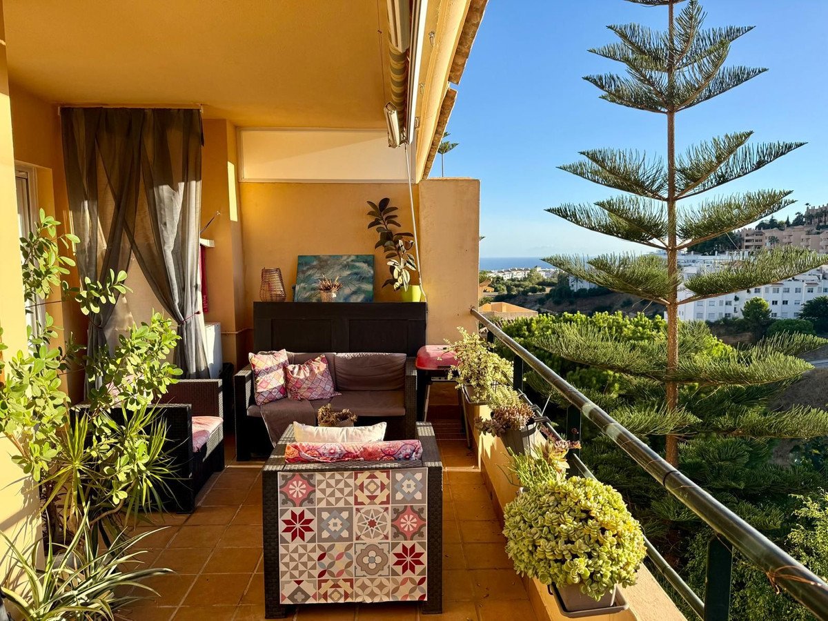 2 Bed Middle Floor Apartment in Calahonda in Calahonda, Apartment