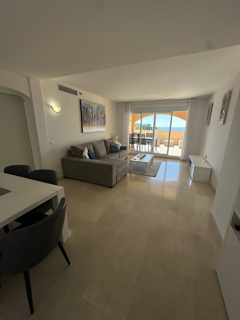 2 Bed شقة في الطابق الأوسط in Calahonda في Calahonda, شقة