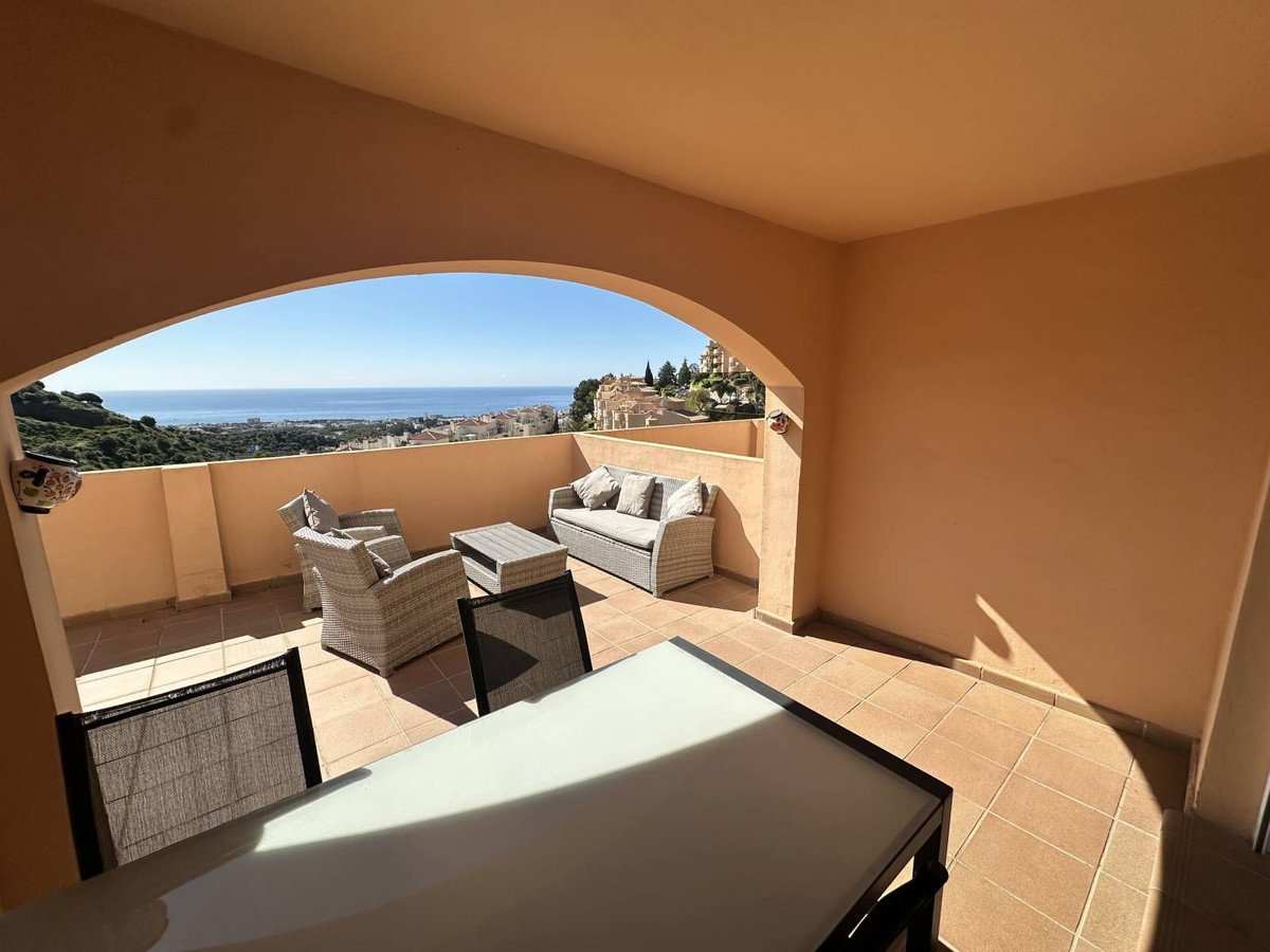 2 Bed شقة في الطابق الأوسط in Calahonda في Calahonda, شقة