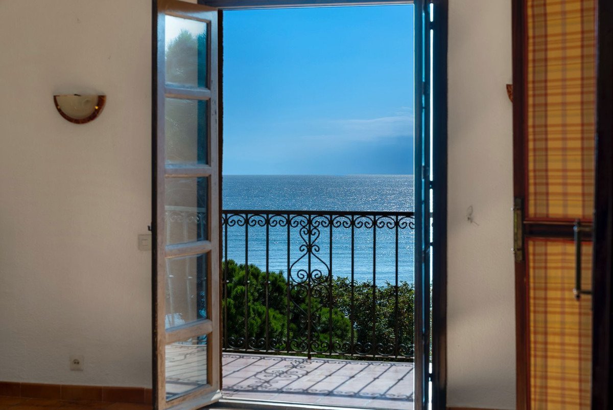 2 Bed شقة في الطابق الأوسط in Calahonda في Calahonda, شقة