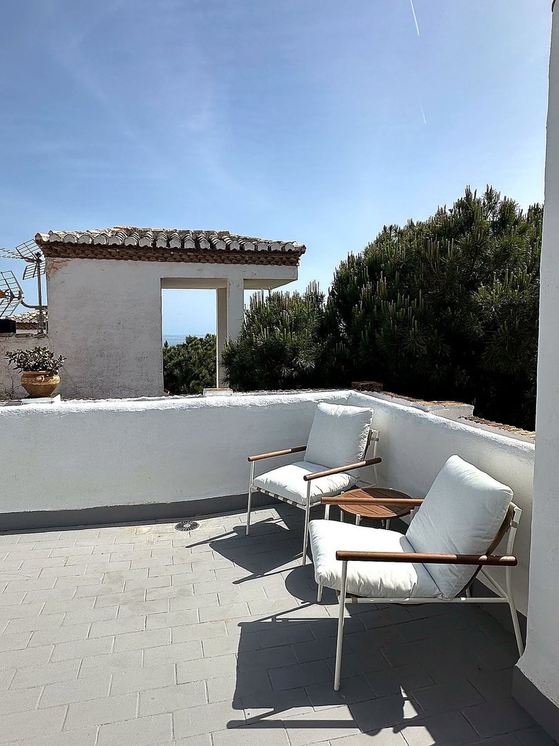 2 Bed Top Floor Apartment in Calahonda in Calahonda, Apartment