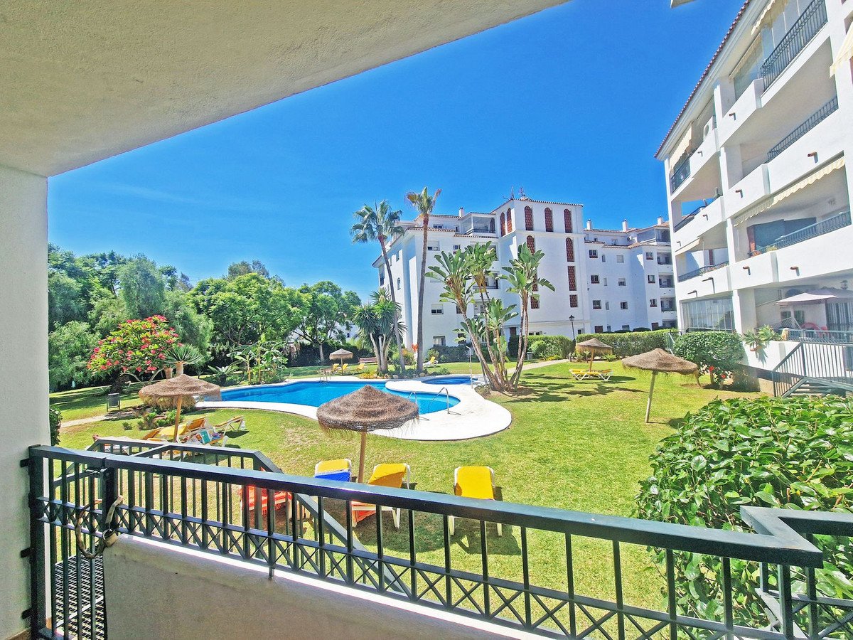 2 Bed شقة في الطابق الأرضي in Calahonda في Calahonda, شقة