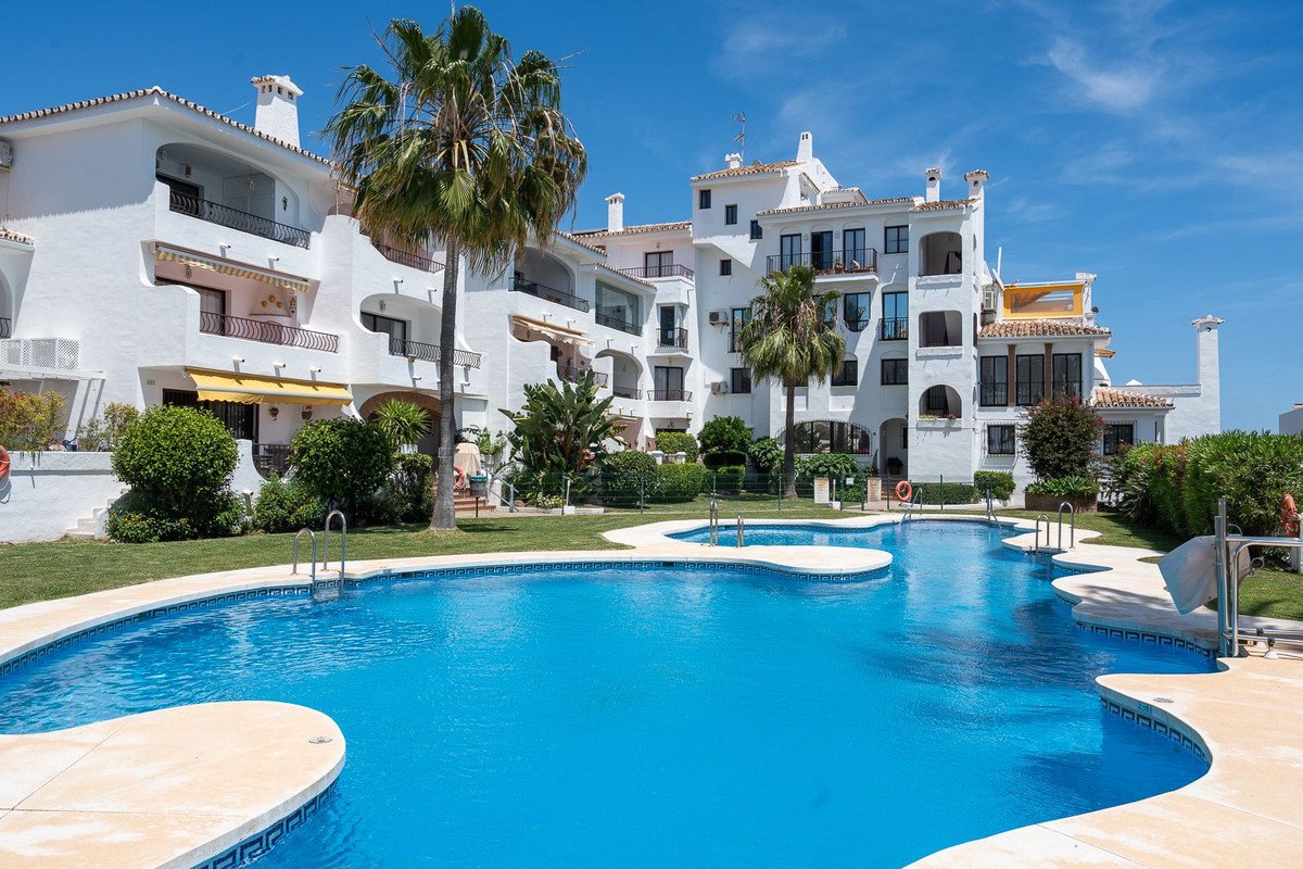2 Bed Ground Floor Apartment in Calahonda in Calahonda, Apartment