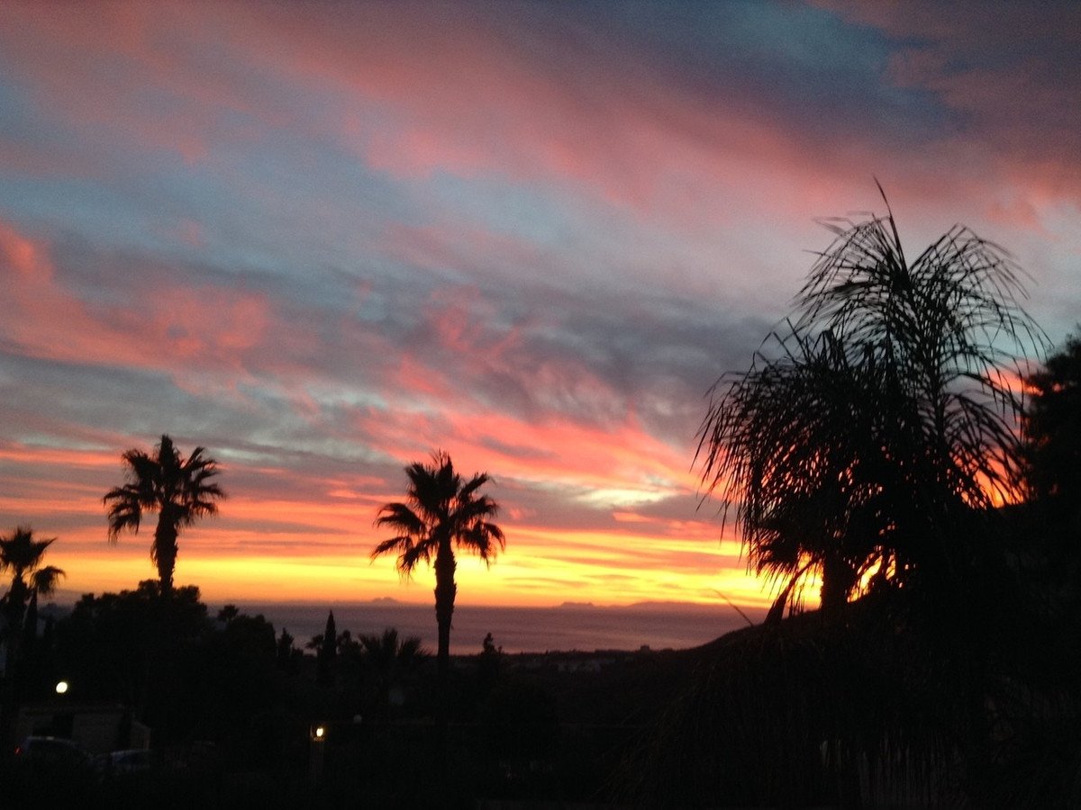 2 Bed Middle Floor Apartment in Calahonda in Calahonda, 