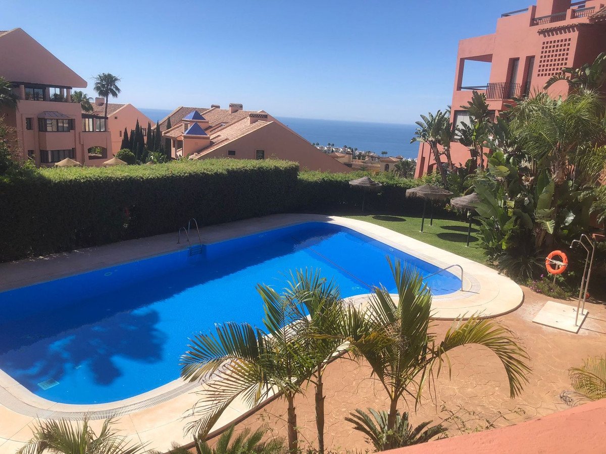 2 Bed Middle Floor Apartment in Calahonda in Calahonda, Apartment