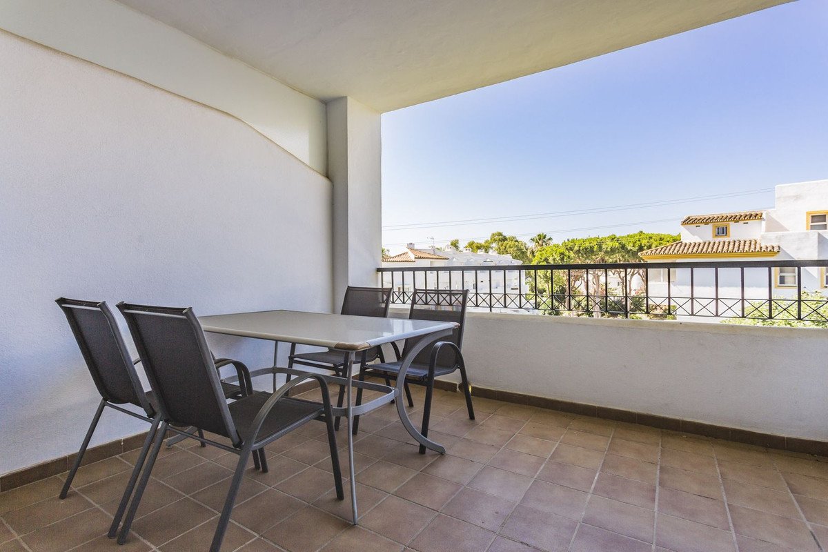 2 Bed Middle Floor Apartment in Calahonda in Calahonda, Apartment