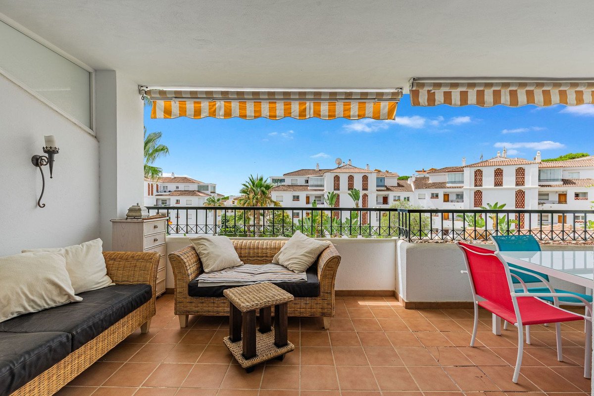 2 Bed Middle Floor Apartment in Calahonda in Calahonda, Apartment