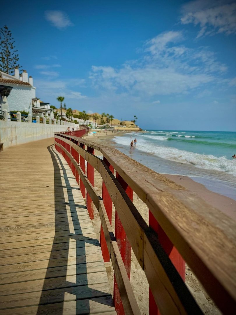 2 Bed Middle Floor Apartment in Calahonda in Calahonda, Apartment