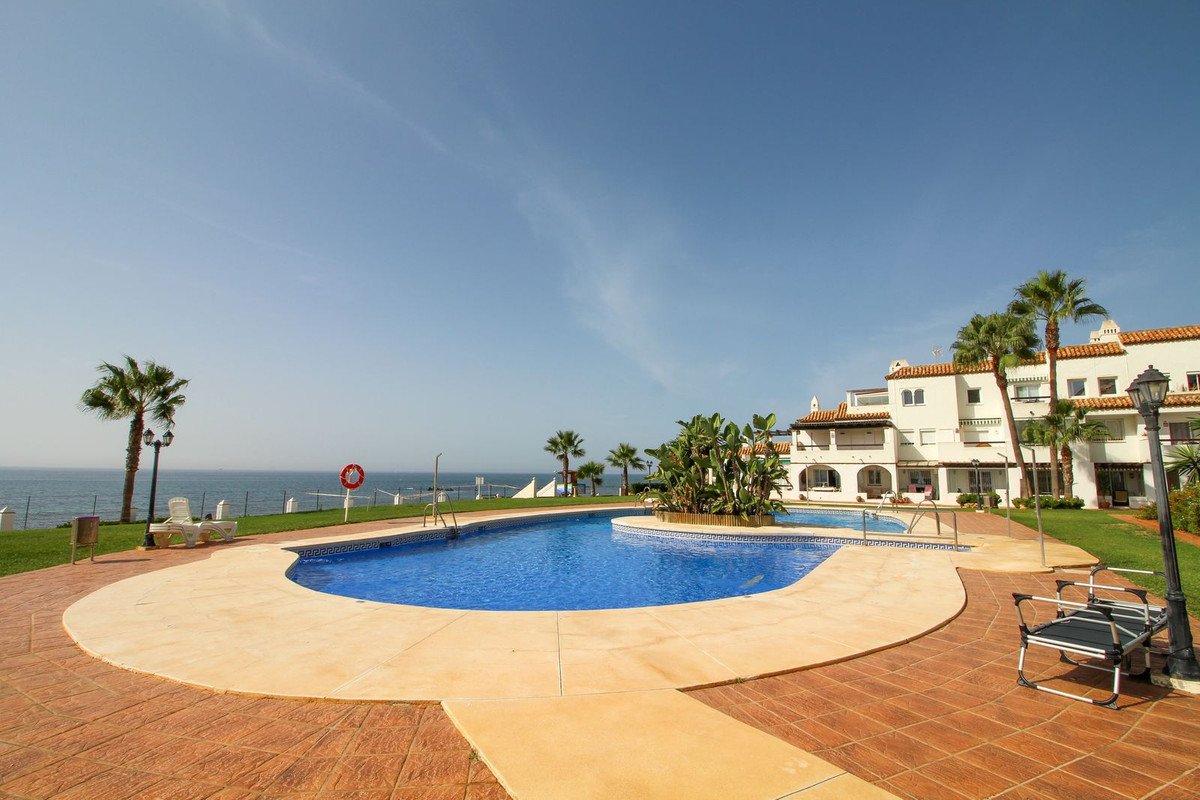 2 Bed Ground Floor Apartment in Calahonda in Calahonda, Apartment