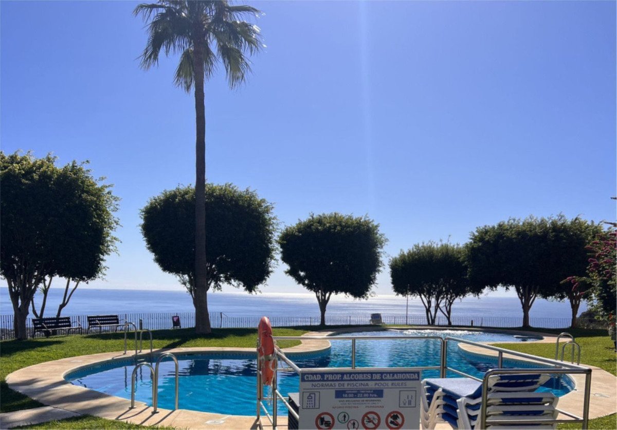2 Bed Duplex in Calahonda in Calahonda, 