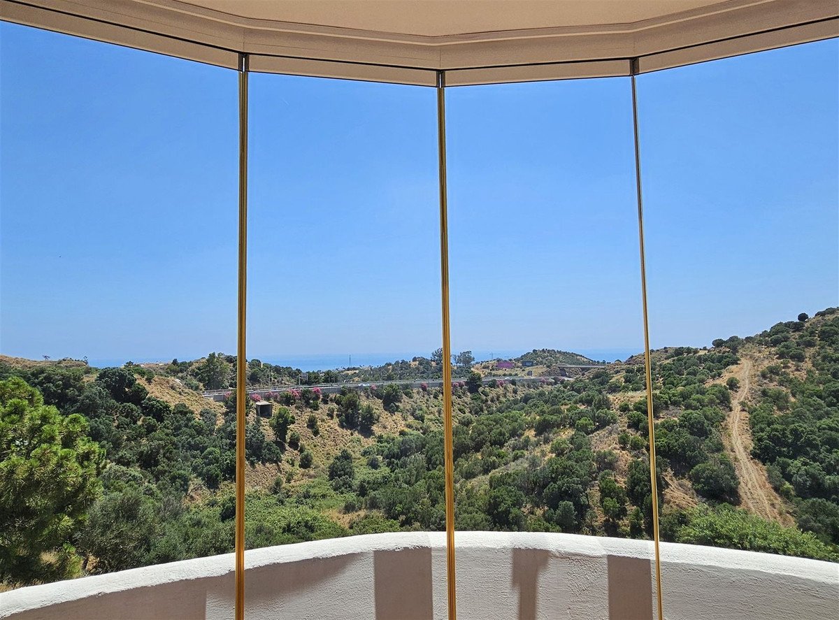 3 Bed Tussenverdieping Appartement in Calahonda in Calahonda, 