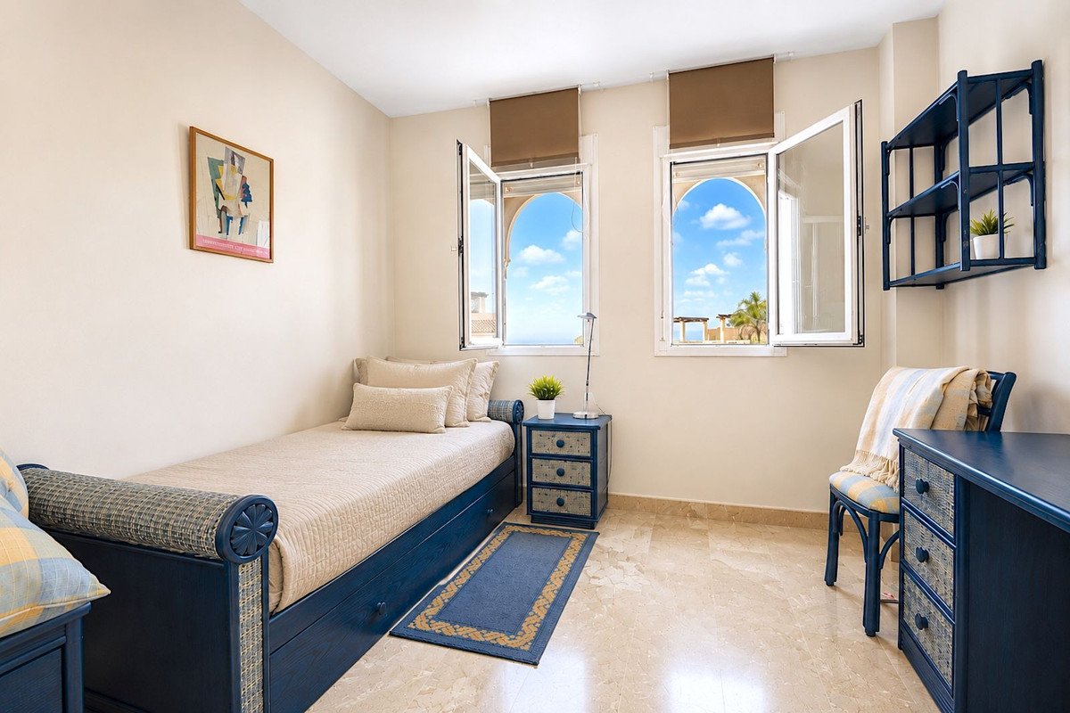 3 Bed Middle Floor Apartment in Calahonda in Calahonda, Apartment
