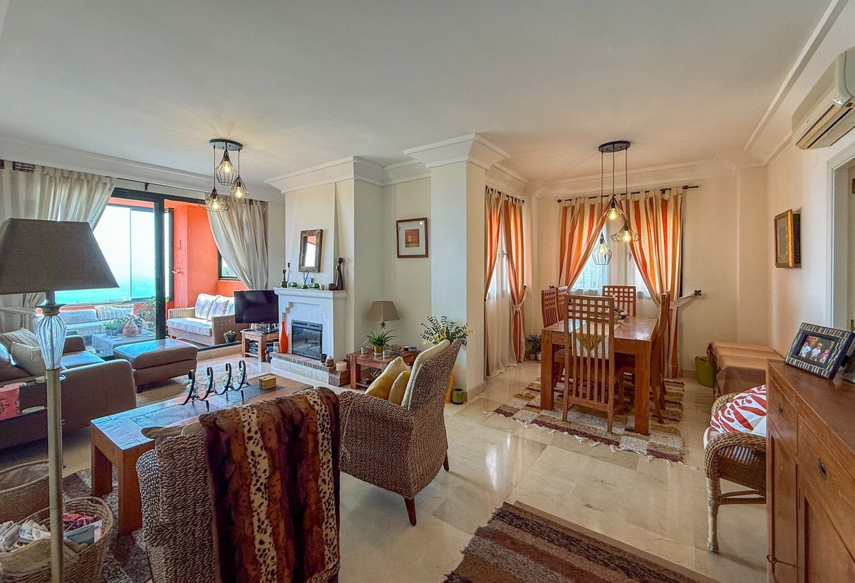 3 Bed Middle Floor Apartment in Calahonda in Calahonda, Apartment