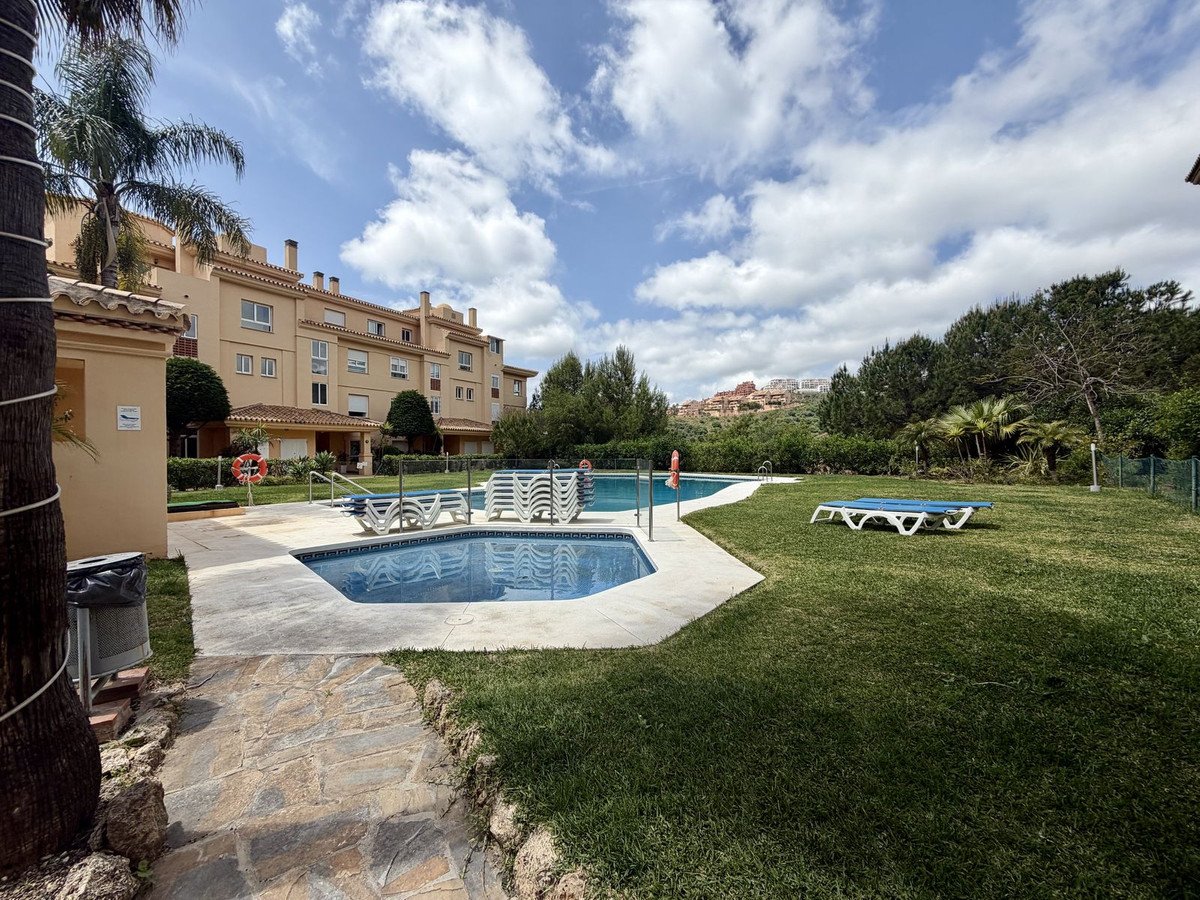 3 Bed Tussenverdieping Appartement in Calahonda in Calahonda, 