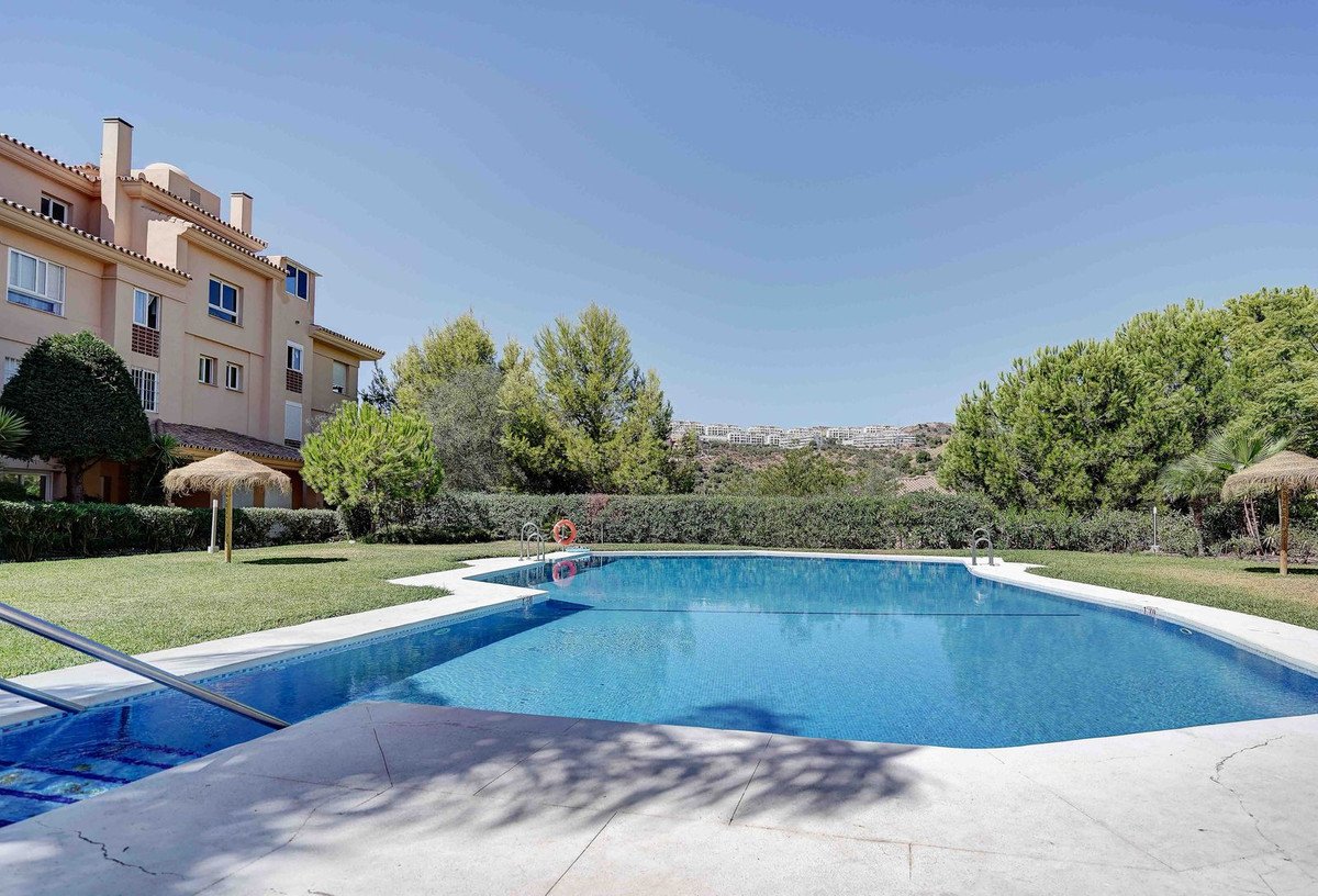 3 Bed Middle Floor Apartment in Calahonda