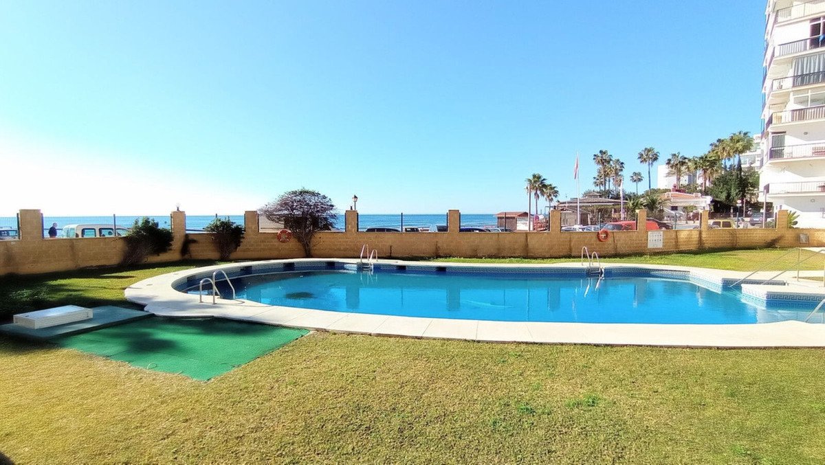 الطابق الأوسط Studio in Calahonda في Calahonda, 