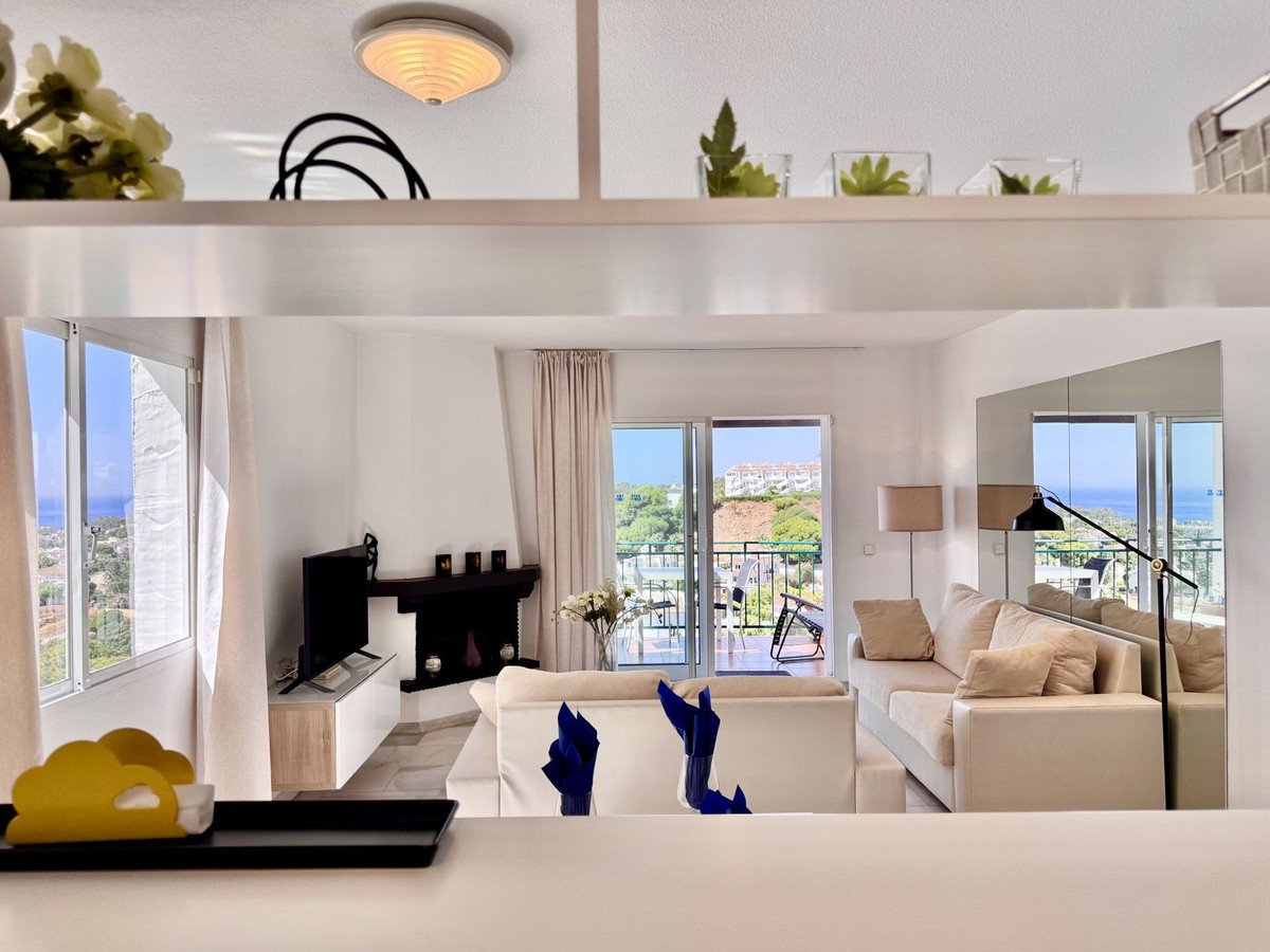2 Bed شقة في الطابق الأوسط in Calahonda في Calahonda, 