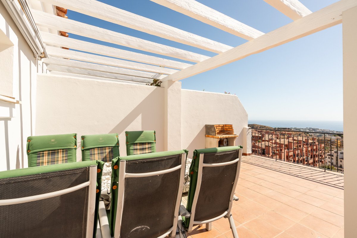 2 Bed بنتهاوس in Calahonda في Calahonda, 