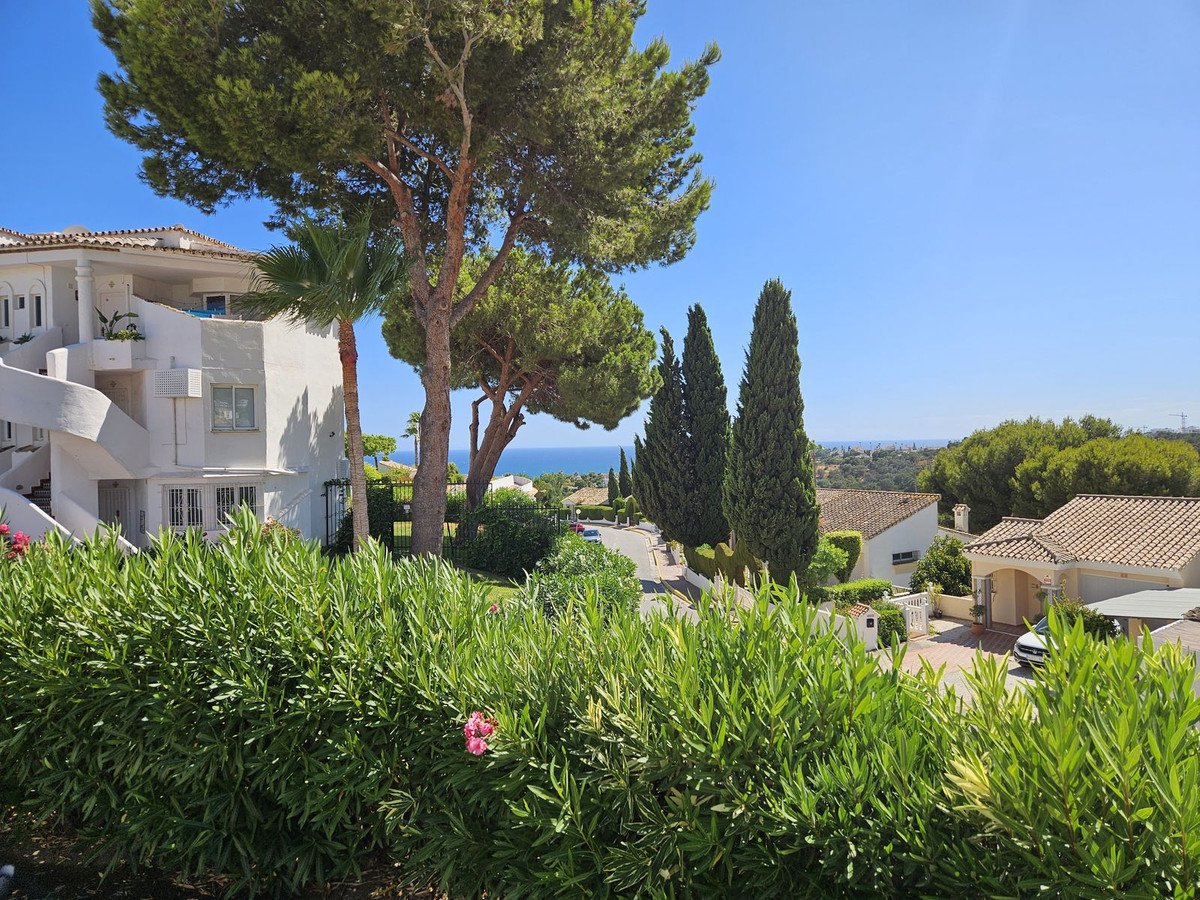 2 Bed بيت مدينة in Calahonda في Calahonda, تاون هاوس