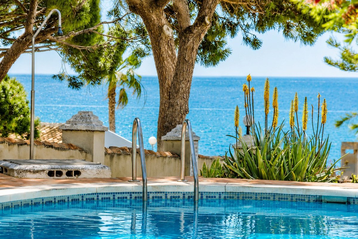 2 Bed بيت مدينة in Calahonda في Calahonda, تاونهاوس