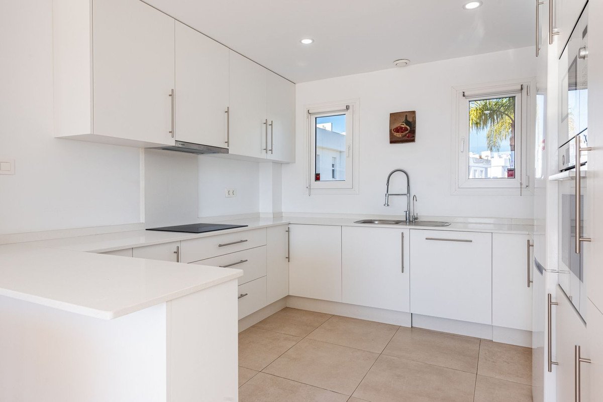 3 Bed بيت مدينة in Calahonda في Calahonda, تاون هاوس