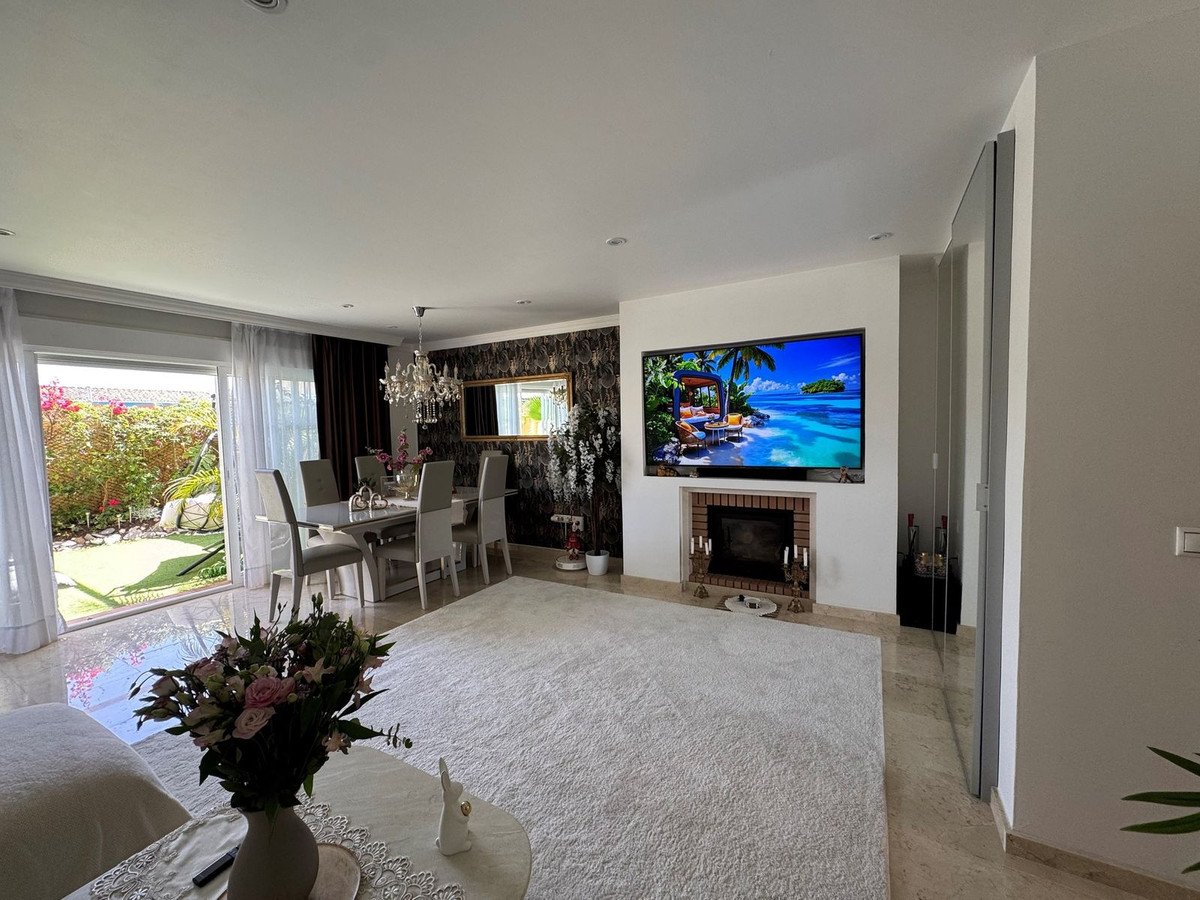 4 Bed Townhouse in Calahonda in Calahonda, Townhouse