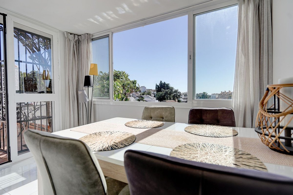 2 Bed Bungalow in Calahonda في Calahonda, فيلا منفصلة