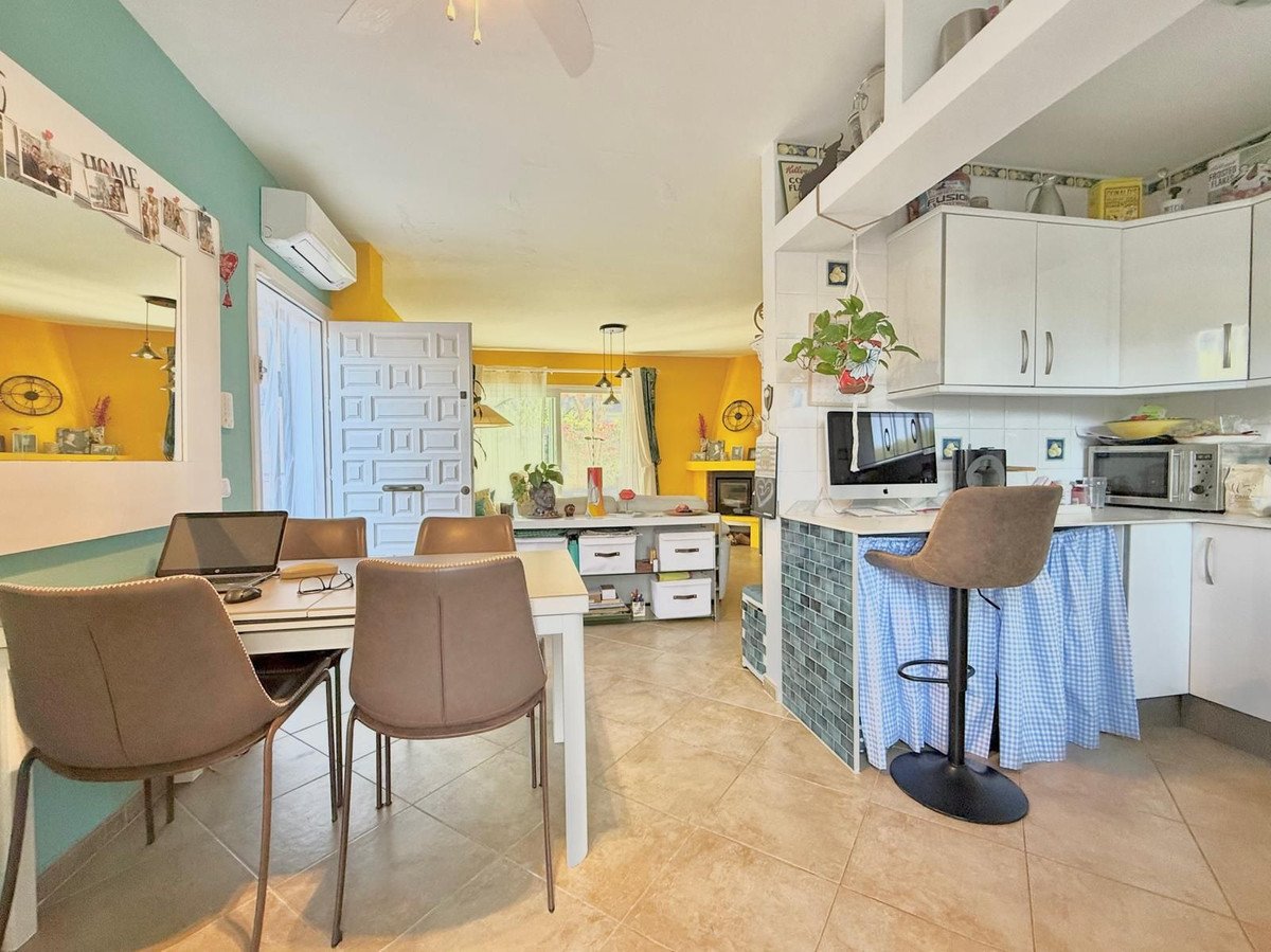 2 Bed منزل شبه منفصل in Calahonda في Calahonda, منزل شبه منفصل