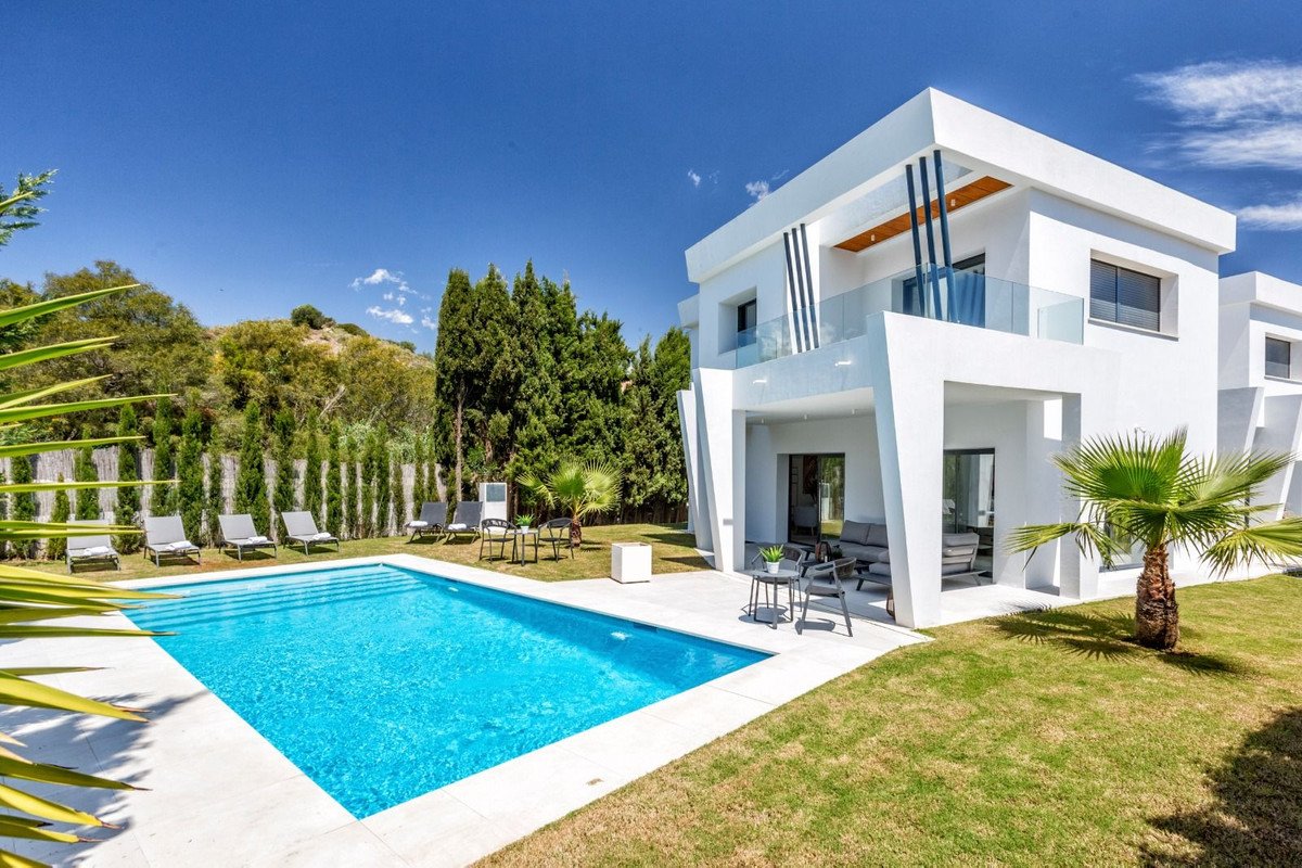 4 Bed Detached Villa in Calahonda in Calahonda, Detached Villa